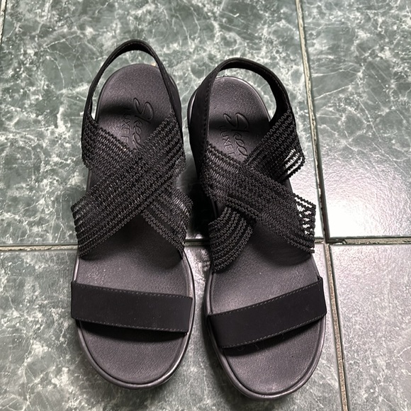 Sketchers Luxefoam Wedge Sandals - Picture 5 of 5